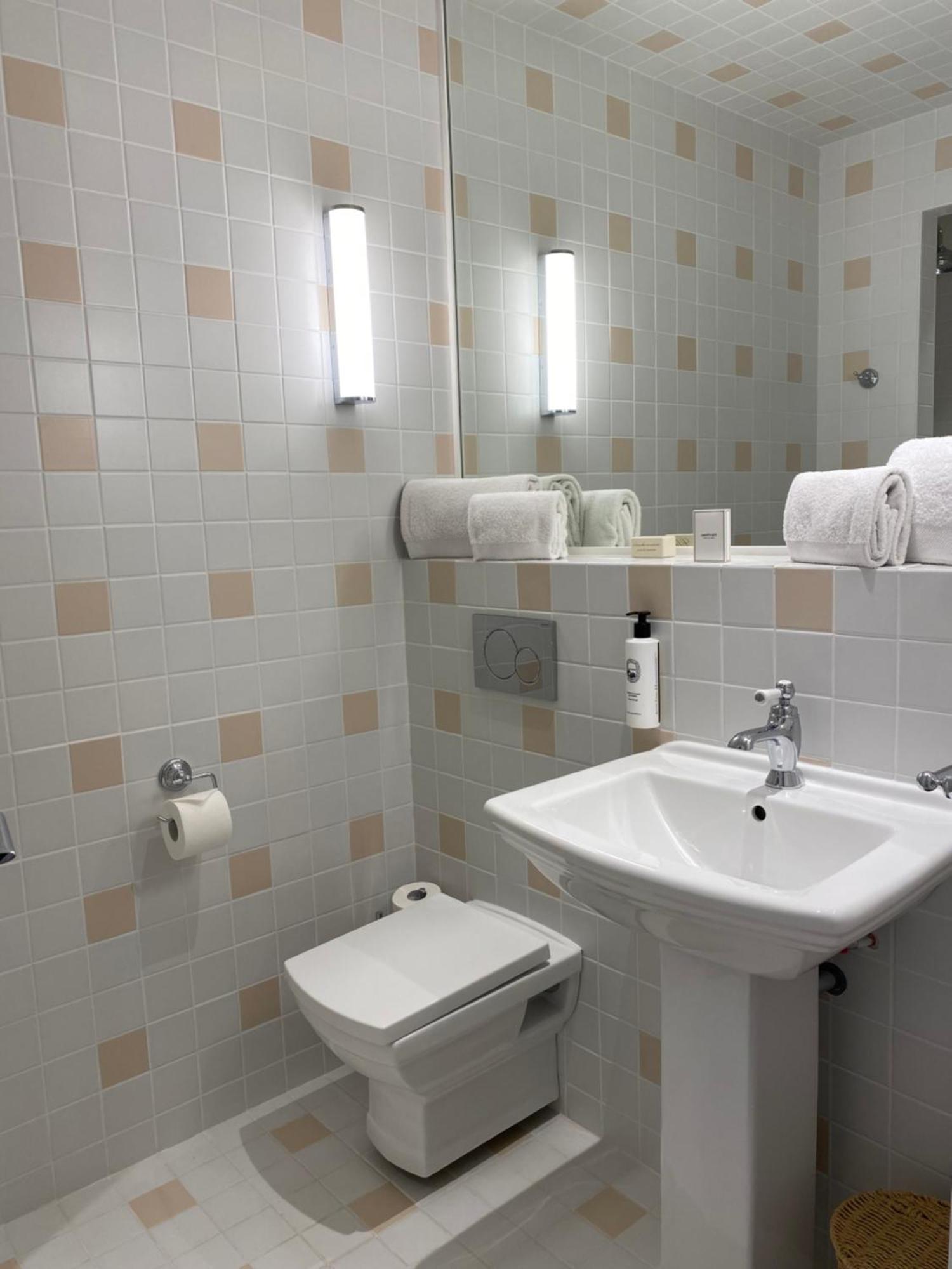 Lilou Hotel Hyères Eksteriør billede